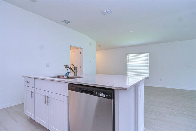 Building Photo - 8879 Little Bluestem Dr