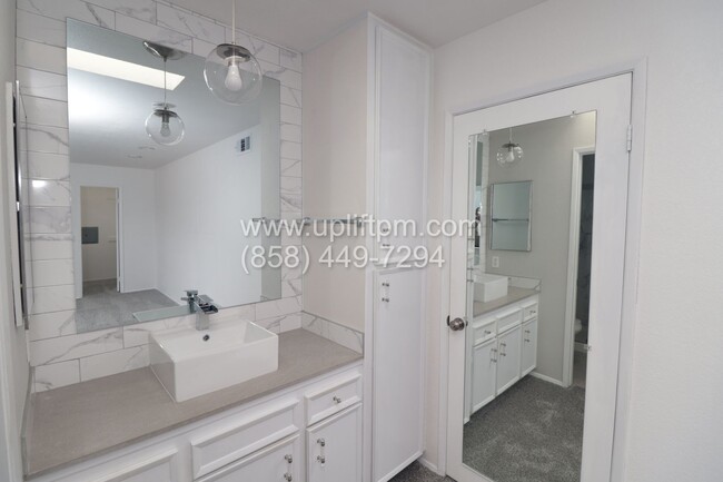 Building Photo - 1BR/1BA LA MESA w/ 2 Balconies near Lake M...