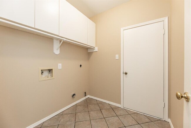 Building Photo - 4523 Wavertree Dr