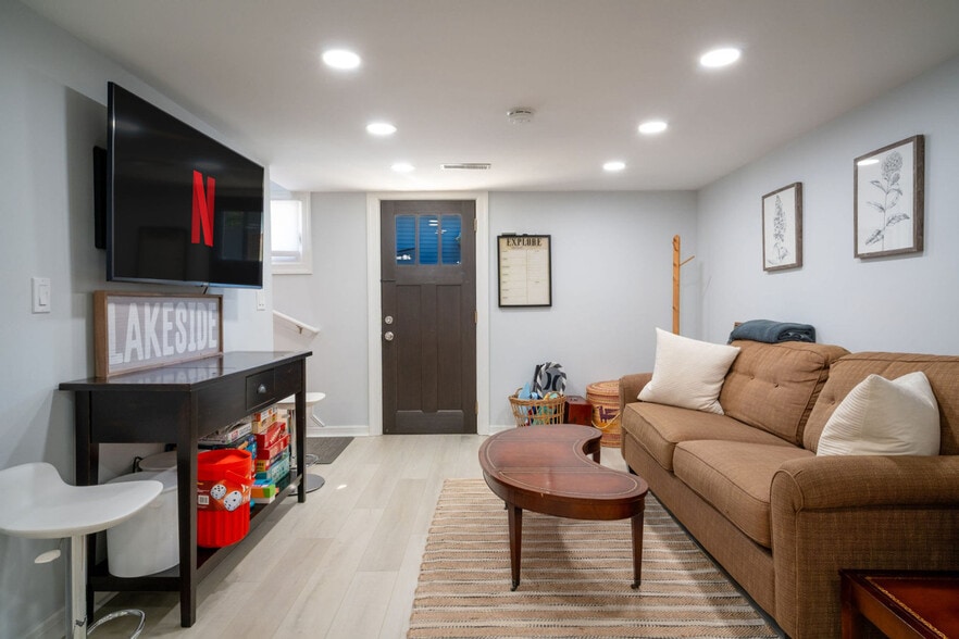 Building Photo - 525 Circle Dr