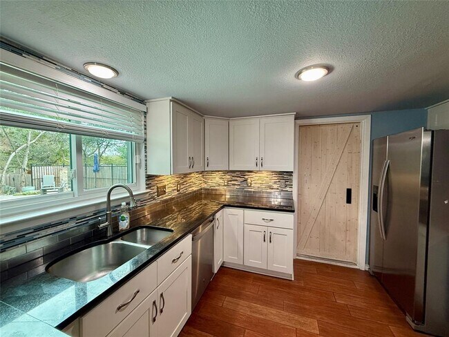 Building Photo - 3408 Ambleside Dr