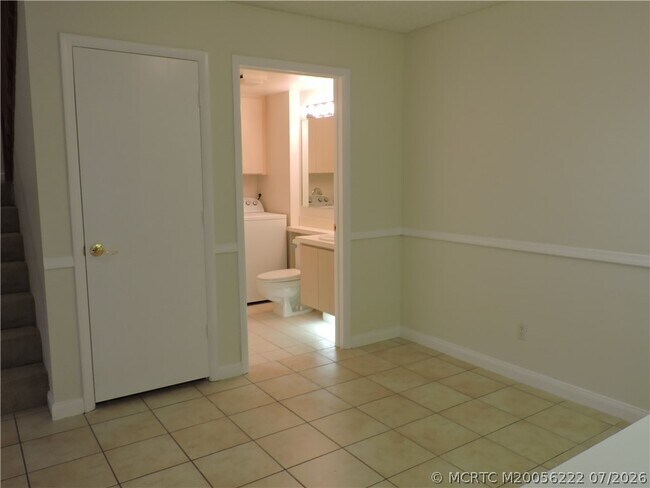 Building Photo - 2865 SW Lakemont Pl