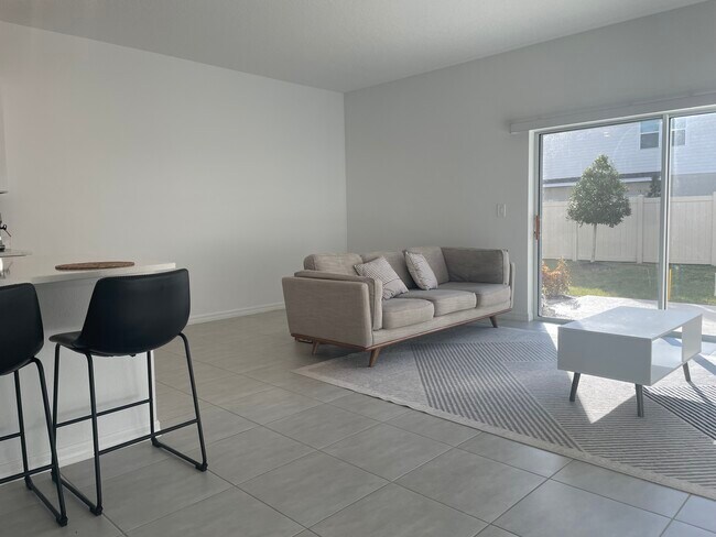 Building Photo - 1308 Drake Rdg Dr