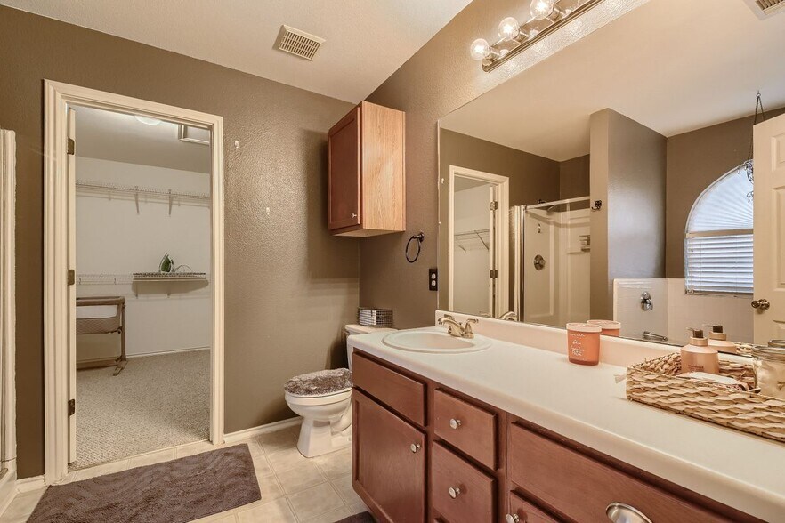 Building Photo - 10430 Tiger Field