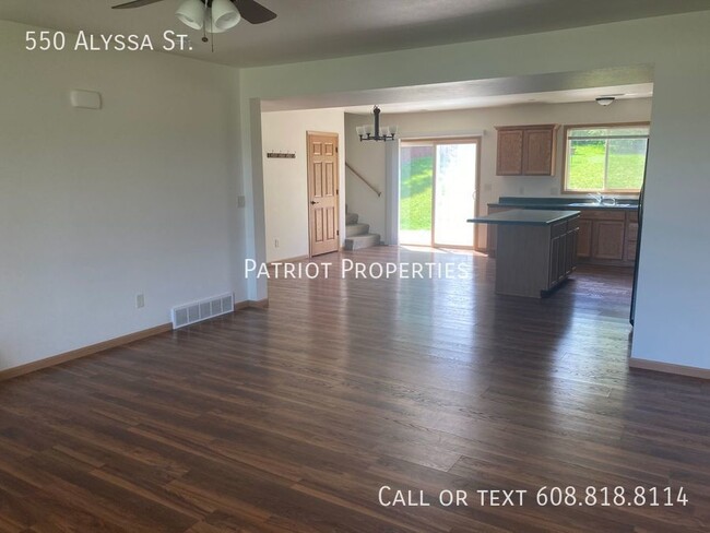 Building Photo - BEAUTIFUL & SPACIOUS 4 BEDROOM/2.5 BATH DU...