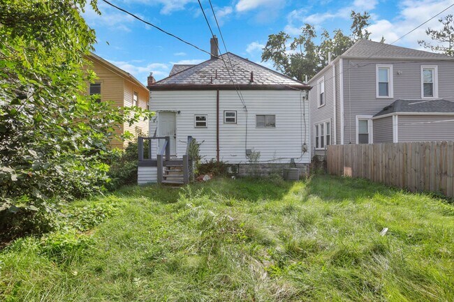 Building Photo - 157 S Eureka Ave