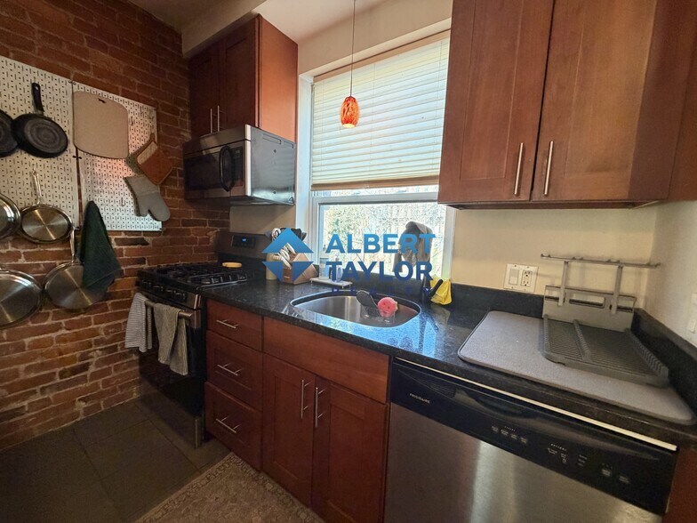 Building Photo - 34 Sussex St