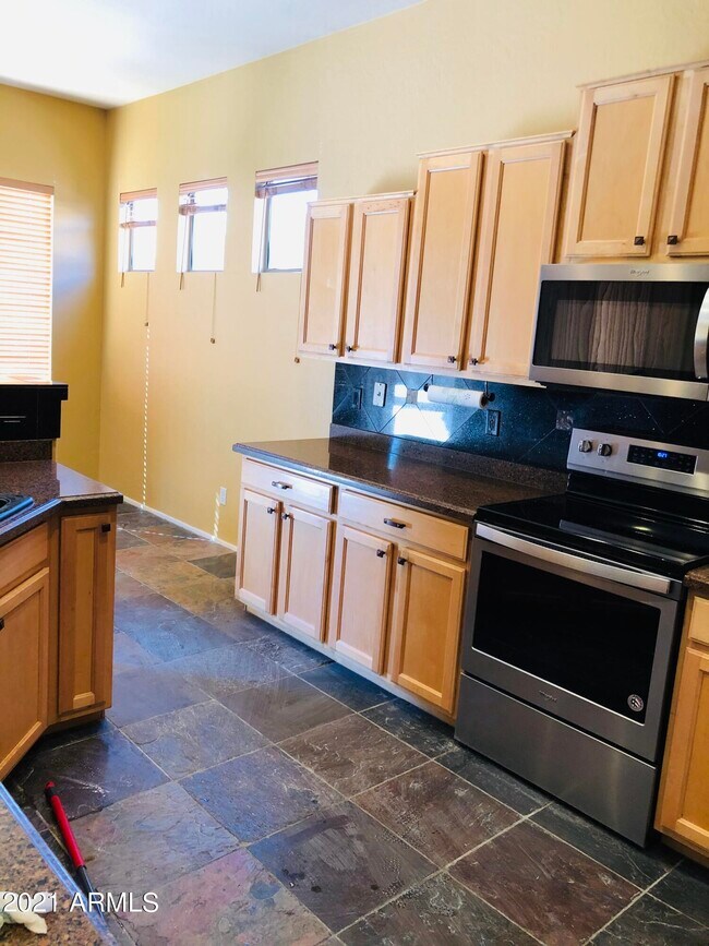 Building Photo - 10453 E Pine Valley Dr