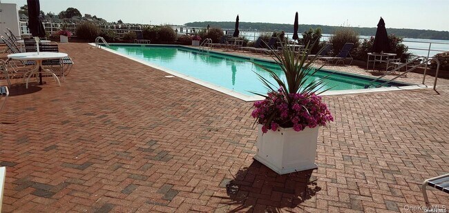 Building Photo - 40 Stirling Cove