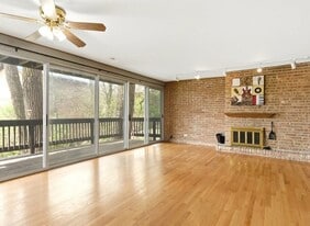 Building Photo - 5511 E Lake Dr