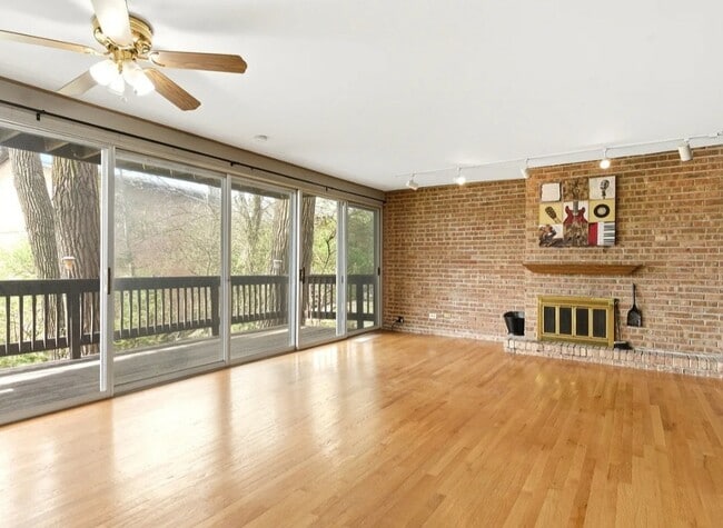 Building Photo - 5511 E Lake Dr