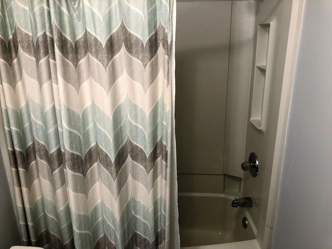 Building Photo - Welcome to the 2 Bed 2 Bath Bottom Floor Condo in Savannah Court, located in the vibrant city of ...