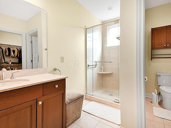 Building Photo - "Spacious 2-Bedroom Condo with Elegant Har...