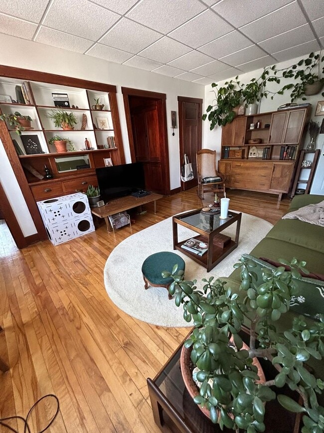 Building Photo - 1 Bedroom 1 Bathroom Apartment