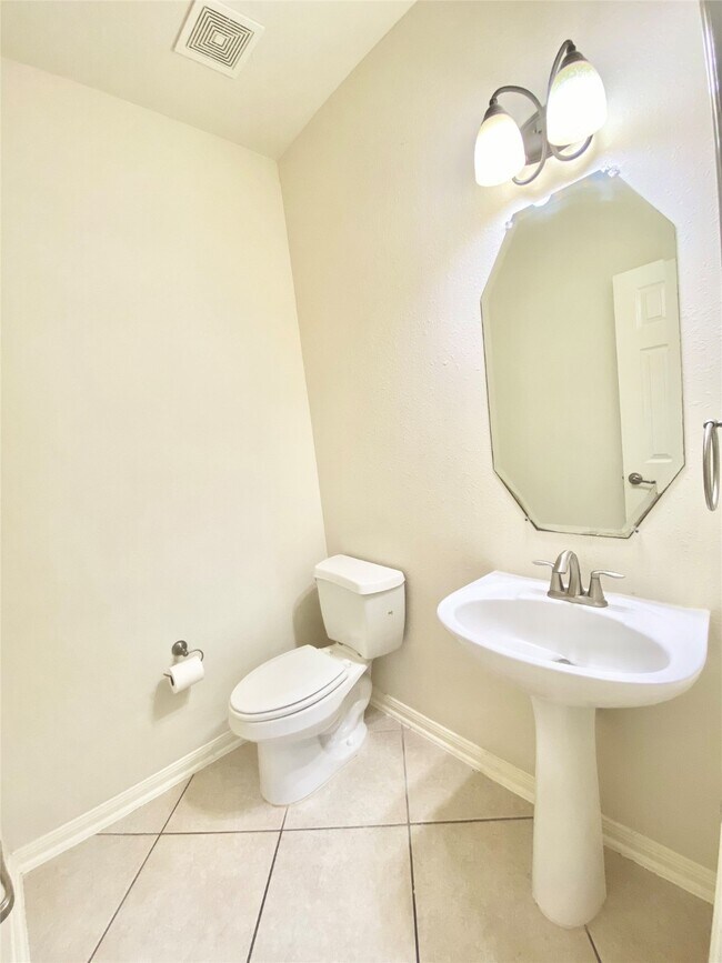 Building Photo - 5518 Chantel Way