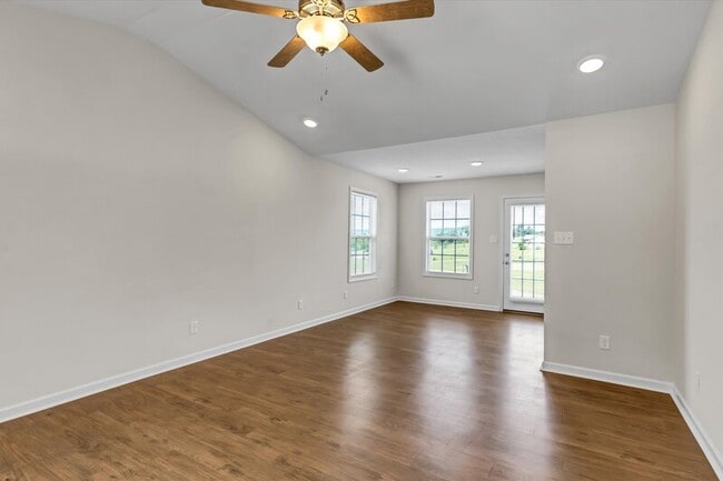 Building Photo - 2022 McCleary Rd