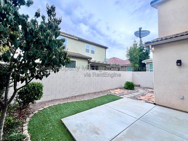 Building Photo - 1502 N Reunion Way
