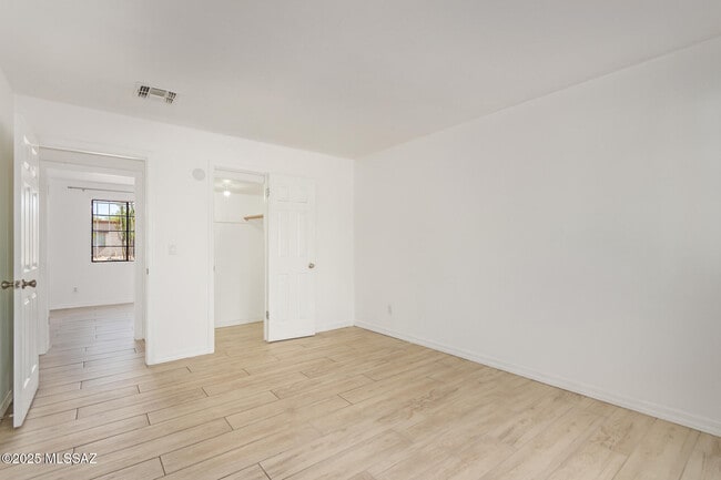 Building Photo - 434 S Vista Del Rio
