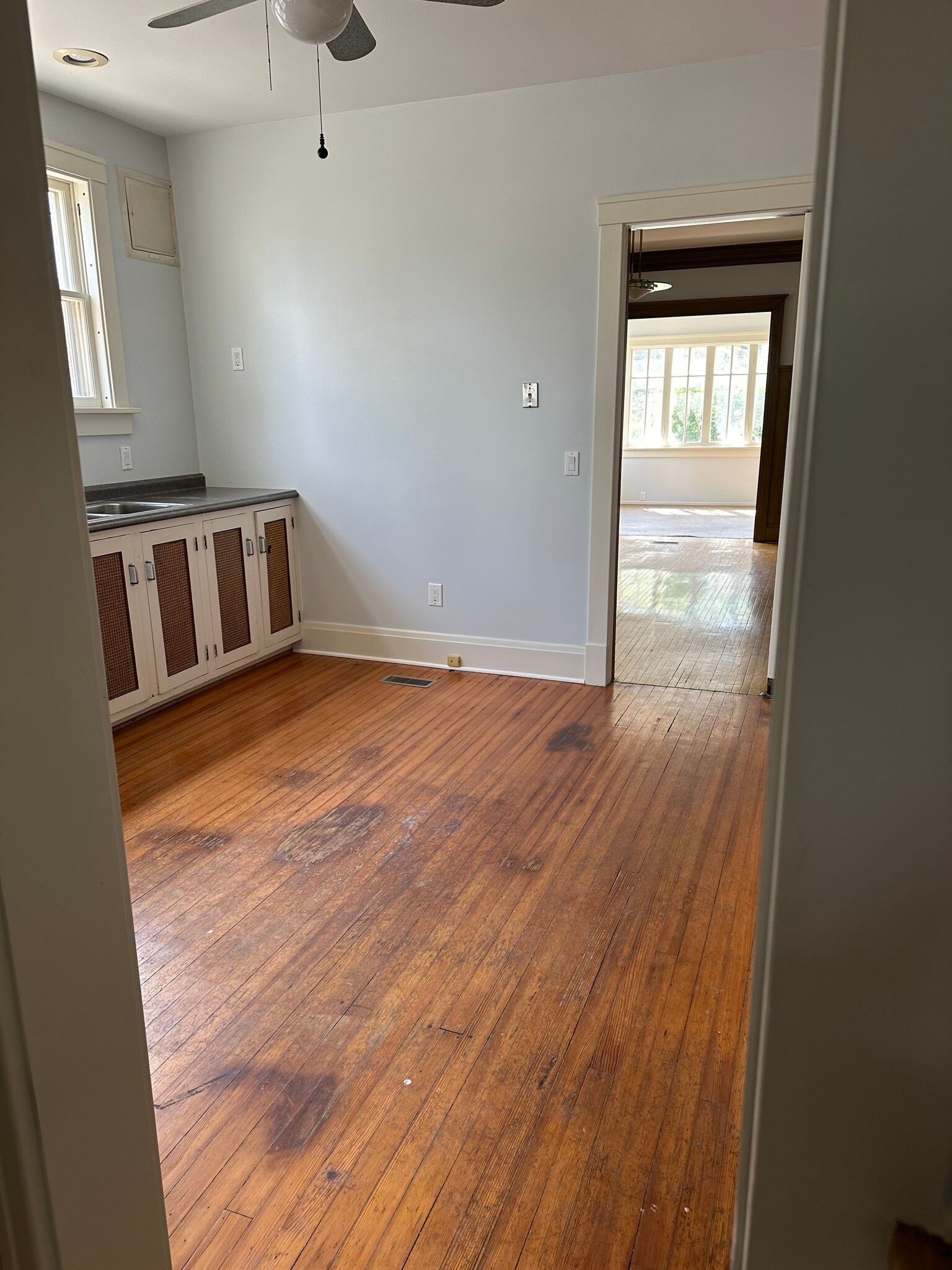 Kitchen - 1110 N Maplewood Ave