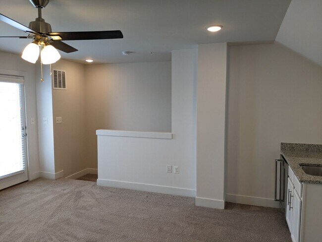 Building Photo - Gorgeous Newer Build (2019) 4 level townho...