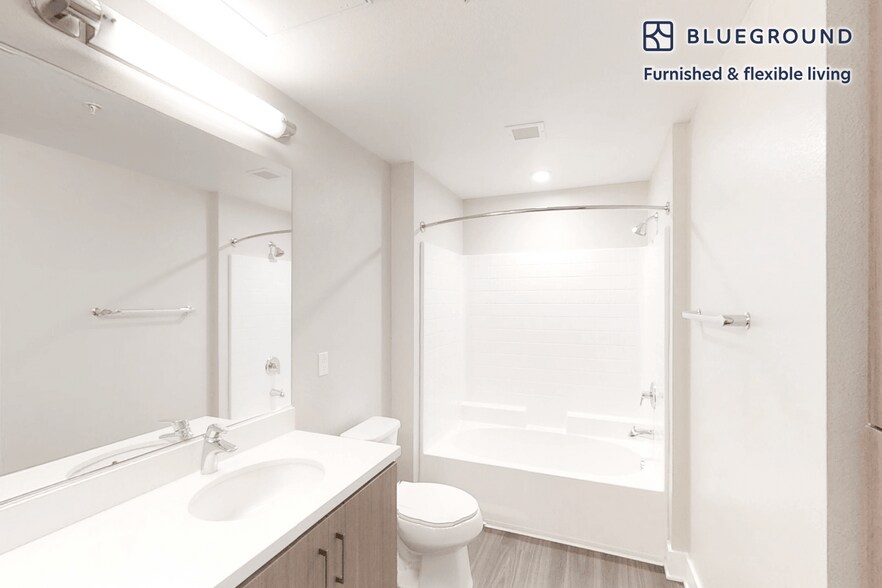 Building Photo - 5685 Park Dr