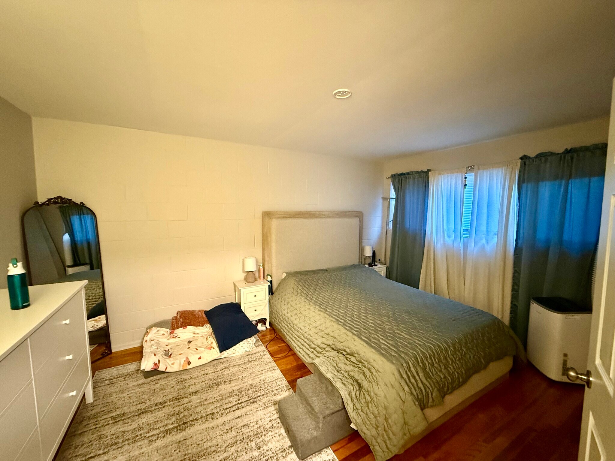 Building Photo - 2 Charles St