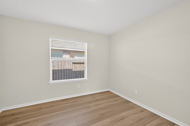 Building Photo - 22202 Thresher Ct