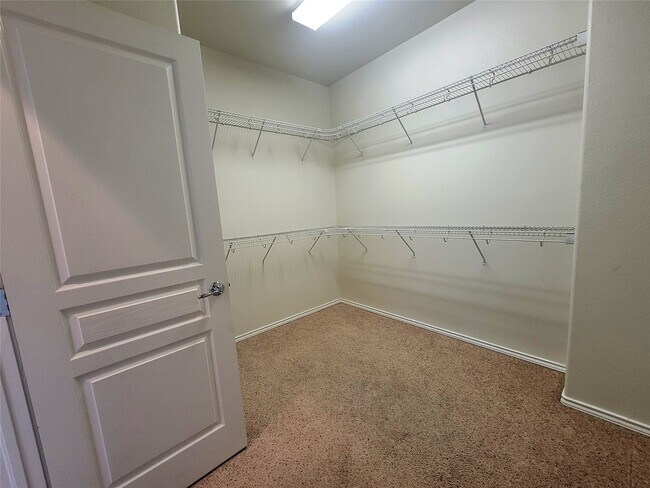 Building Photo - 17006 Cherokee Lake Ln