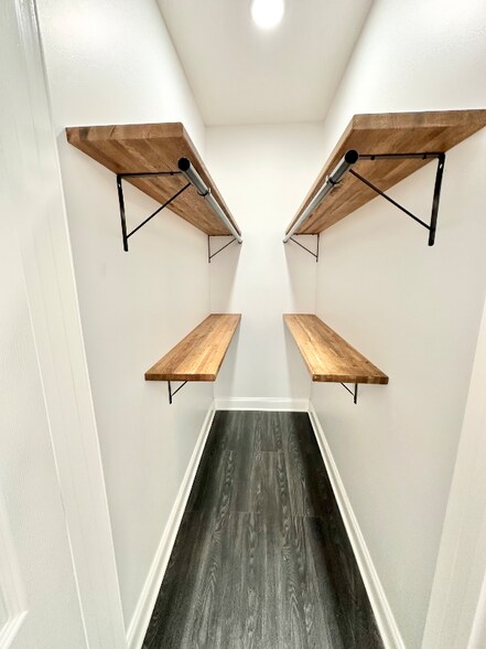 Building Photo - 10390 Ivy Hollow Dr