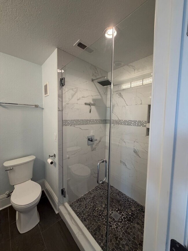 Building Photo - Modern Apartment Downtown Washington