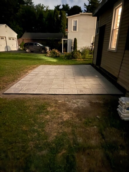 Building Photo - 607 Tulip St