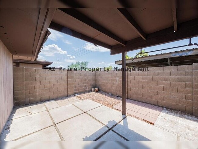 Building Photo - 922 S Acapulco Ln