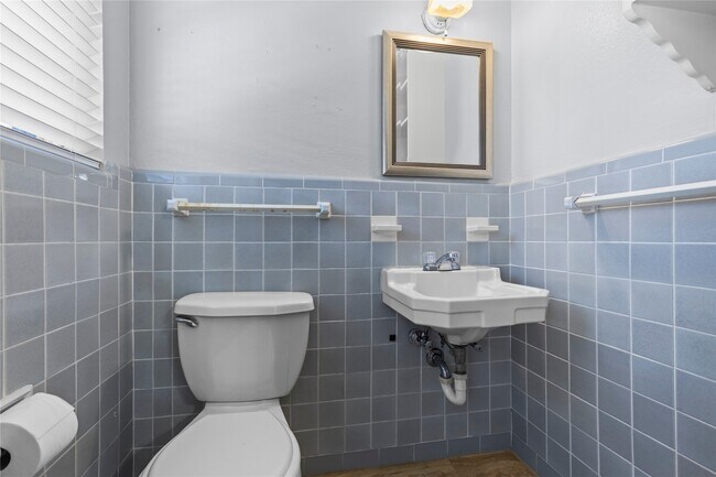 Building Photo - 1809 Westway Ave