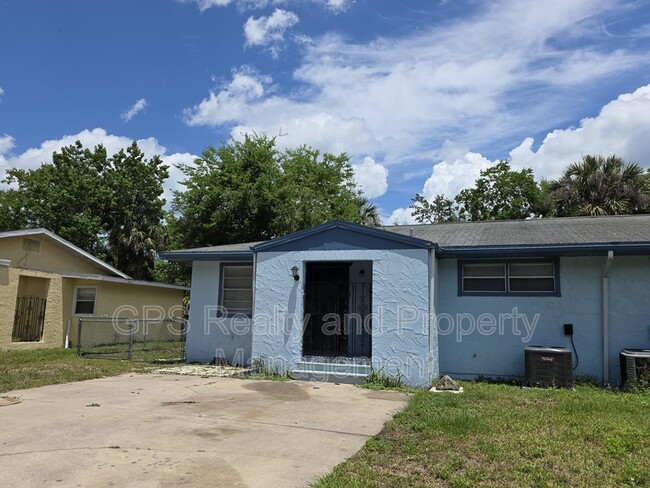 Building Photo - 843 Grove Ave