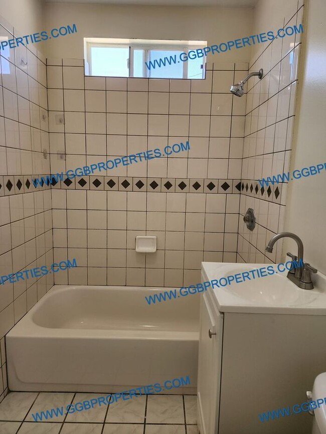 Building Photo - **Move In Special** Charming 3 Bedroom / 2...