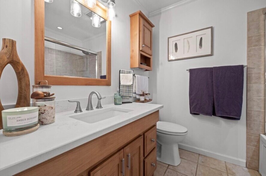 Building Photo - 1627 Fernwood Cir