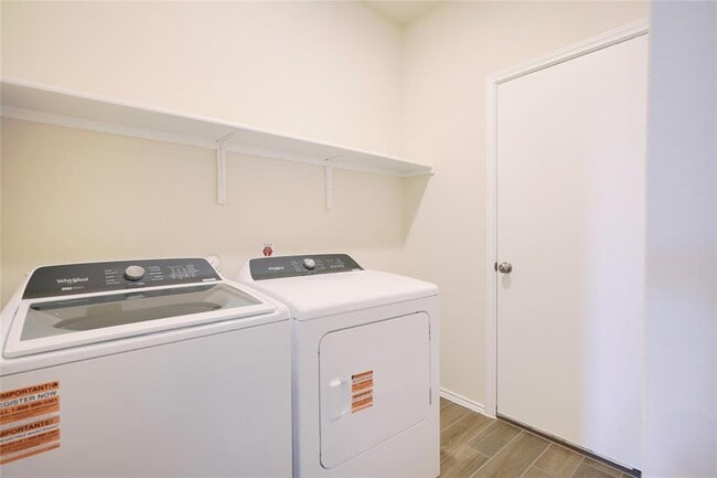 Building Photo - 288 Kapok St