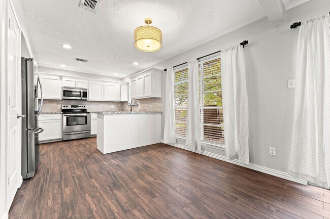 Building Photo - 12730 Lake Conroe Hills Dr