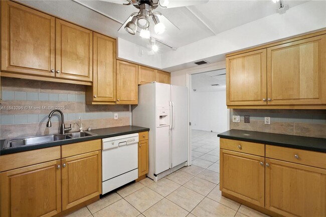 Building Photo - 3850 Oaks Clubhouse Dr
