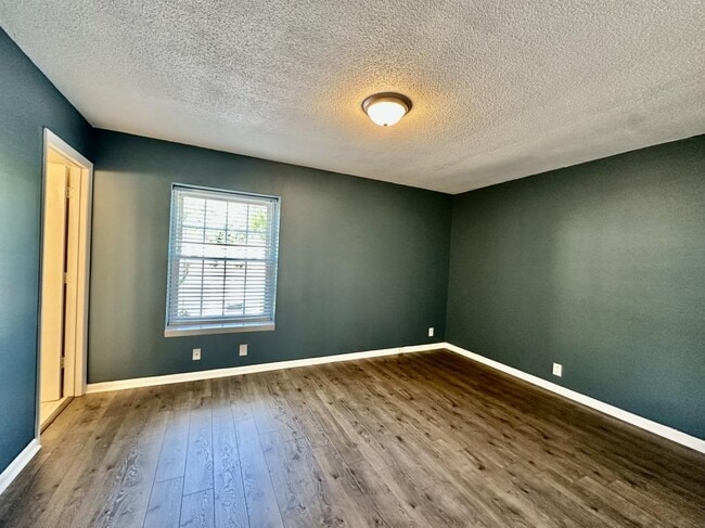 Building Photo - 2638 Park Rd