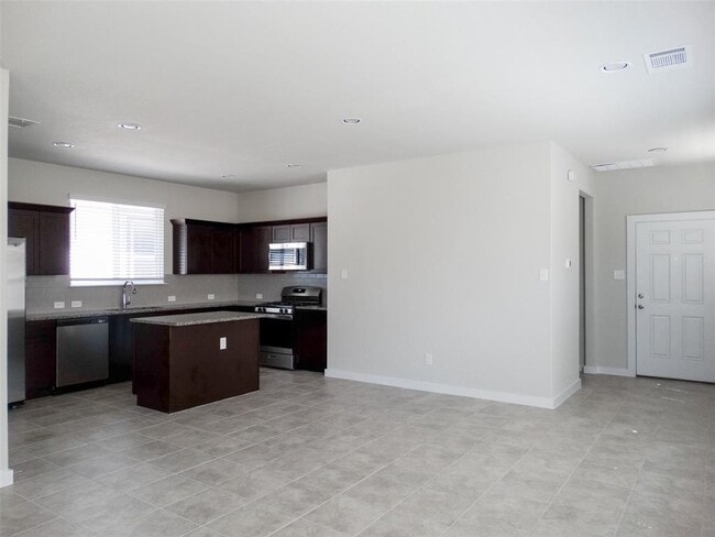 Building Photo - 370 Hortus Dr