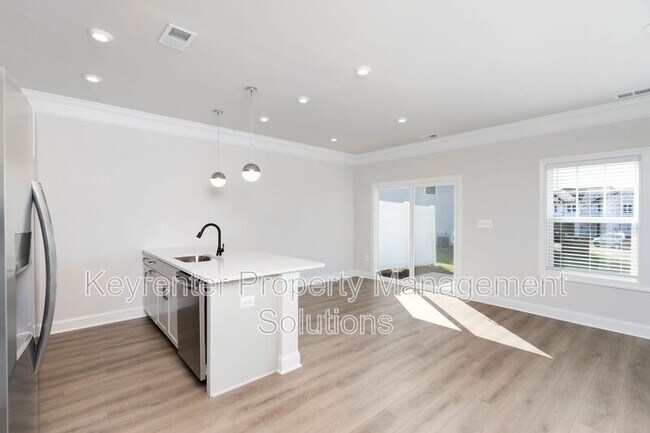 Building Photo - 337 Ridgeline Dr