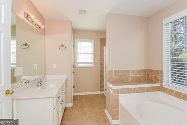 Building Photo - 9120 Waterford Ln