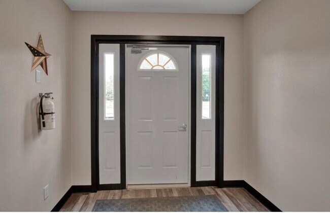 Building Photo - 10561 North Rd