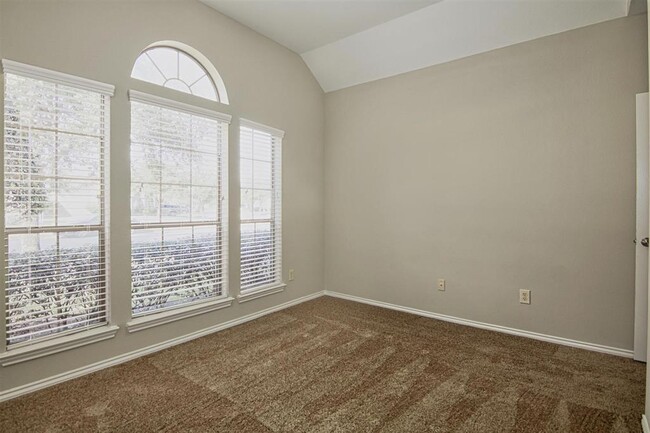Building Photo - 26007 Waldridge Dr