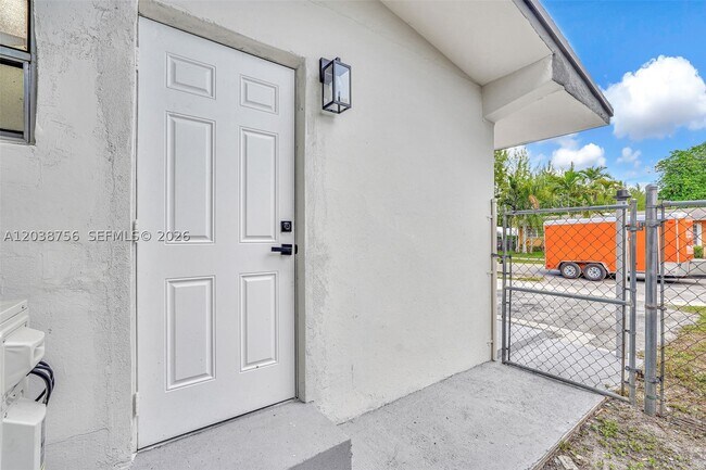 Building Photo - 8201 SW 42nd St
