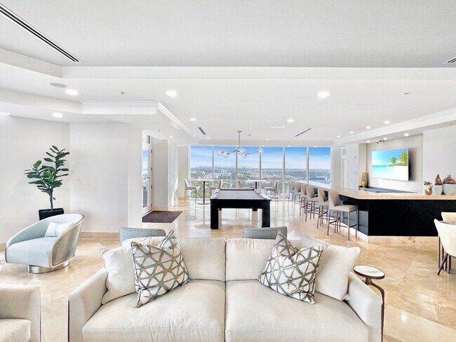 Building Photo - 511 SE 5 Ave