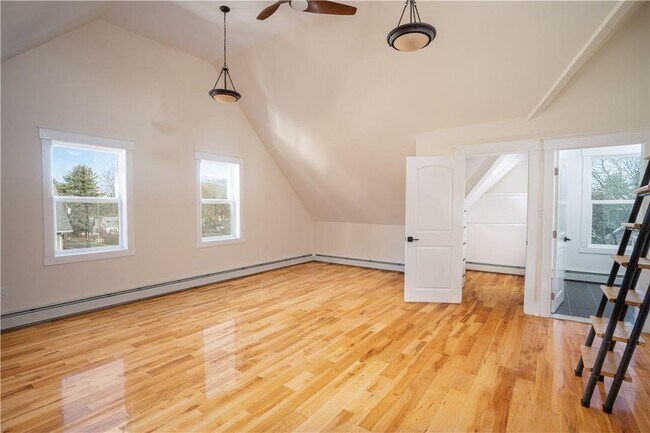 Building Photo - 314 N Midland Ave