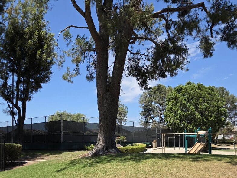 Building Photo - 14232 Matisse Ave