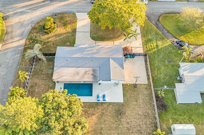 Building Photo - 8501 SW 142nd St